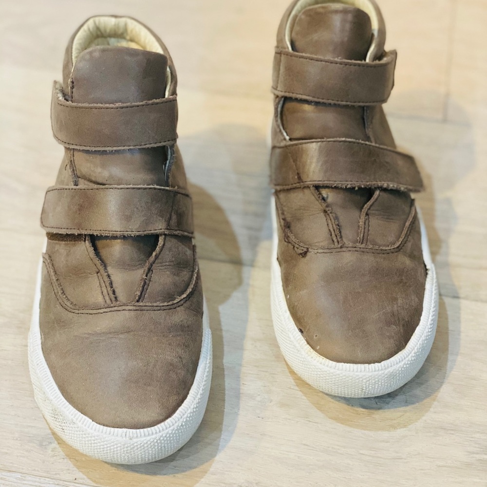 Boys brown shoes